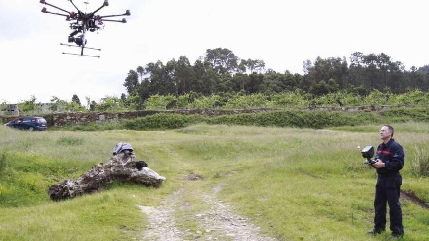 El dron que ayer participó en la búsqueda del desaparecido. // José Lores