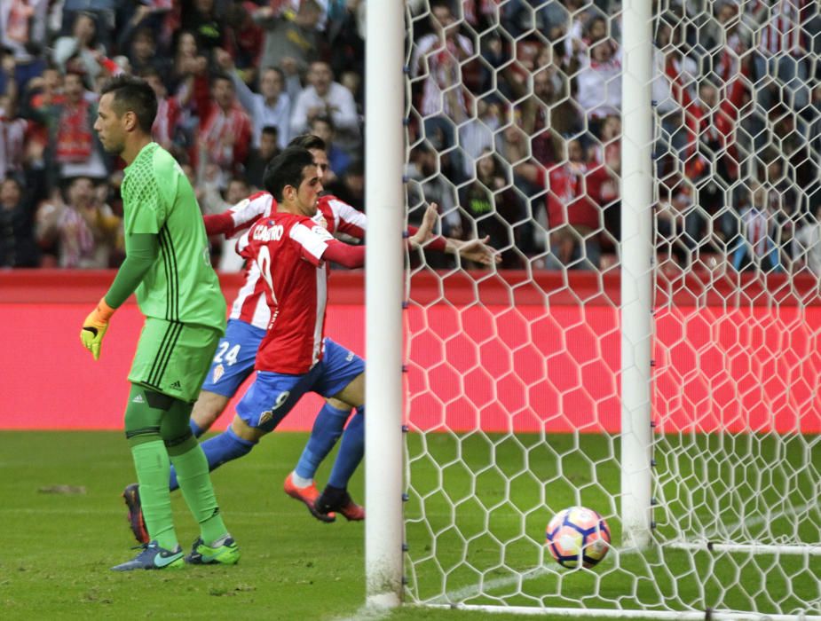 El partido entre el Sporting y el Valencia, en imágenes