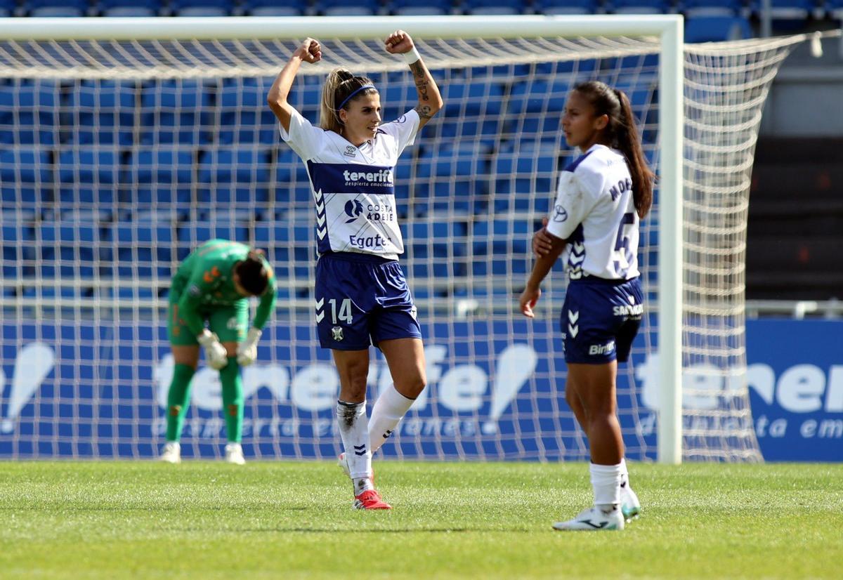 La celebración de Natalia en el partido ante el Alhama.