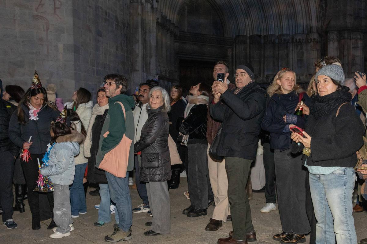 Les imatges de les campanades a la plaça de la Catedral