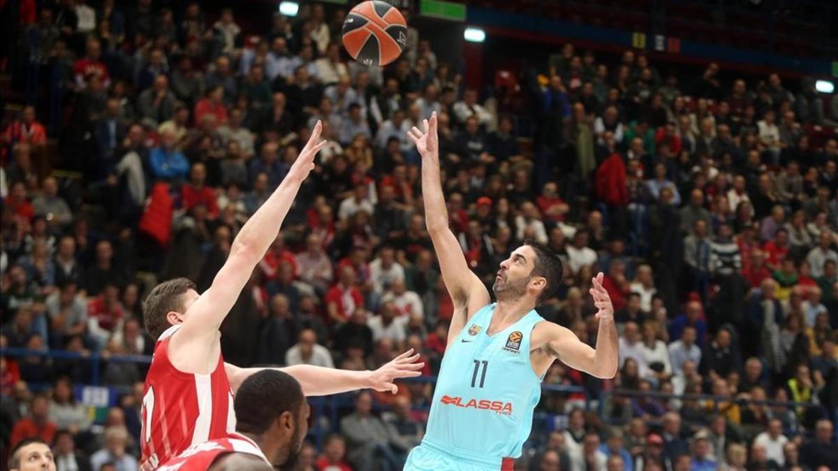 Navarro intenta una de sus 'bombas' ante el Olimpia Milán