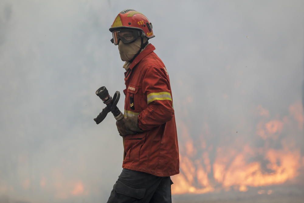 Portugal respira tras controlar el incendio de Oleiros, pero sigue en alerta