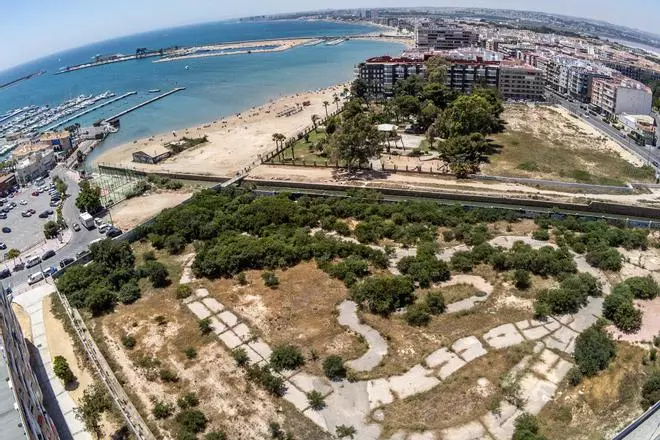 Metrovacesa deberá preservar el canal medieval del Acequión para construir sus tres 3 rascacielos en Torrevieja