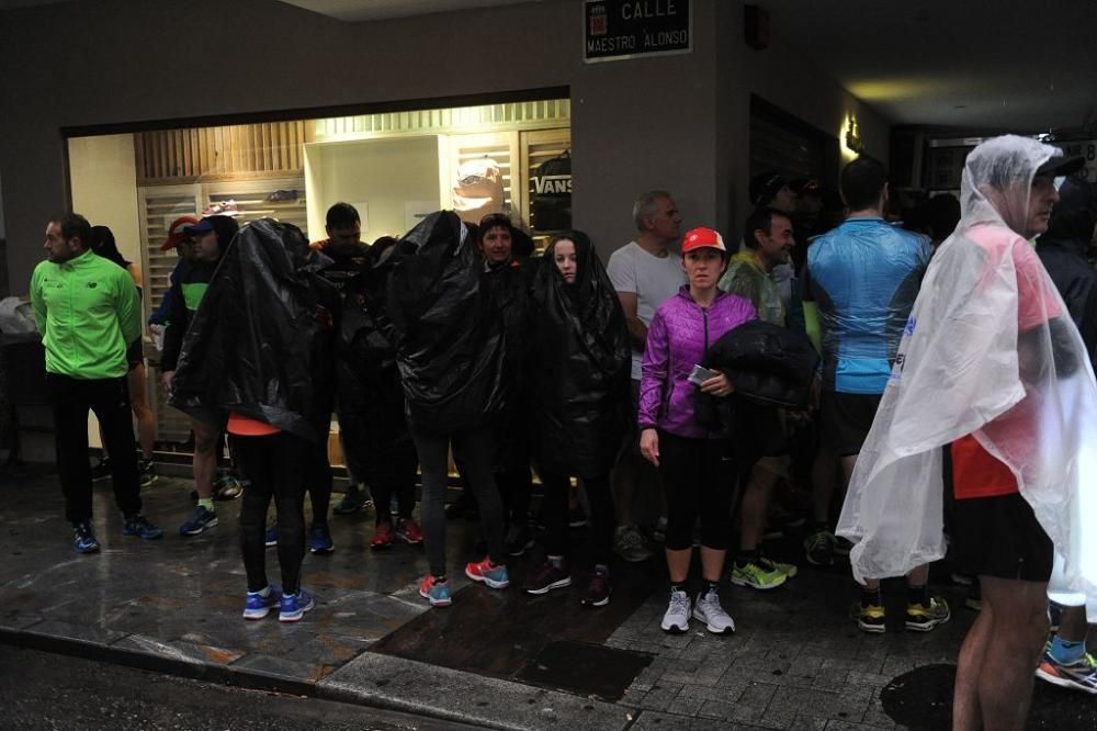 Ambiente y salida de la Maratón y Media Maratón de Murcia