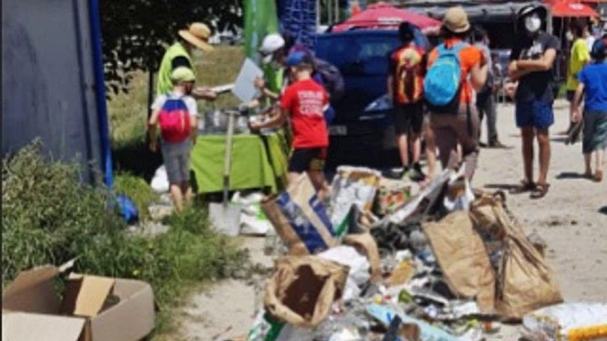 Basura recogida de la playa en la actividad.   | // FDV