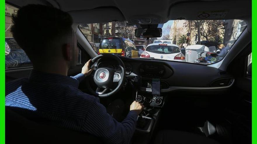 Uber y Cabify tiran la toalla en Barcelona tras el decreto catalán