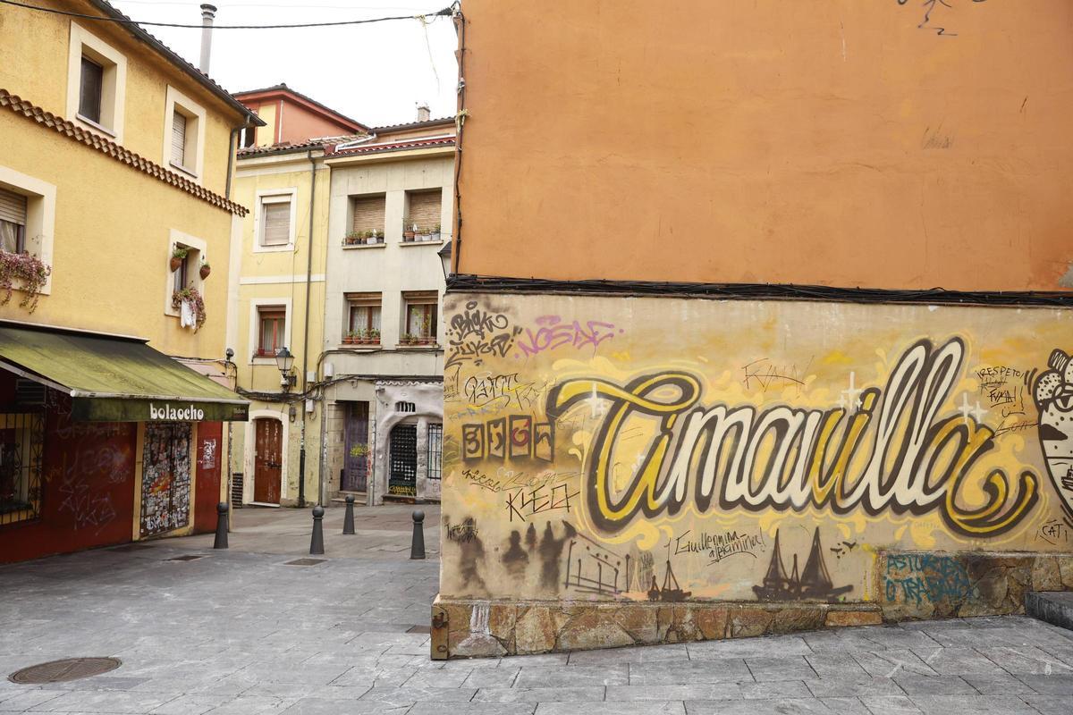 Los vecinos de Gijón piden multas "ejemplares" y concienciación para combatir las pintadas callejeras (en imágenes)