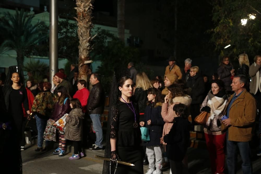 Miles de personas contemplaron el paso de las imágenes de las seis cofradías que participan en Lunes Santo