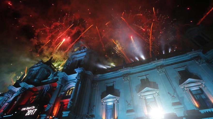 Espectáculo pirotécnico en el Ayuntamiento durante la pasada Nochevieja