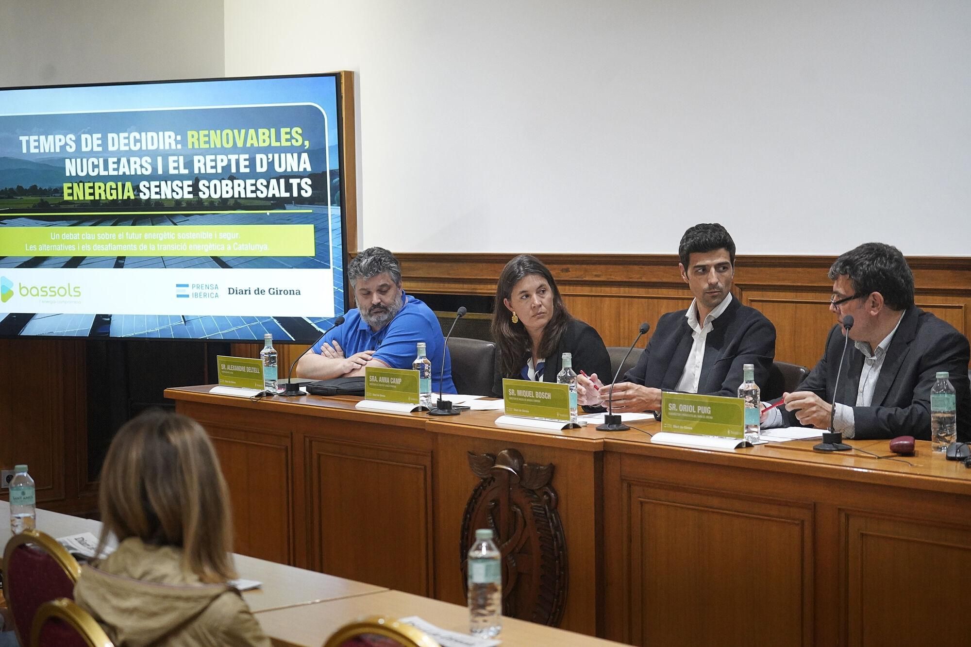 Girona cambra comerç jornada del diari «Temps de decidir: renovables, nuclears i el repte d’una energia sense sobresalts» Miquel Bosch, Director de negoci de Bassols Energia, Olot Prof. Alexandre Deltell, Universitat de Girona, enginyer de Fluids, Energia i Medi Ambient. Sra. Anna Camp, Directora de l’Institut Català d’Energia de Catalunya, Generalitat de Catalunya