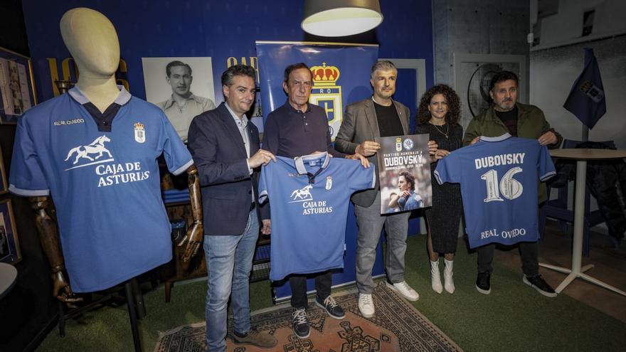 Camiseta y partido homenaje: así son los dos gestos del Oviedo hacia Peter Dubovsky