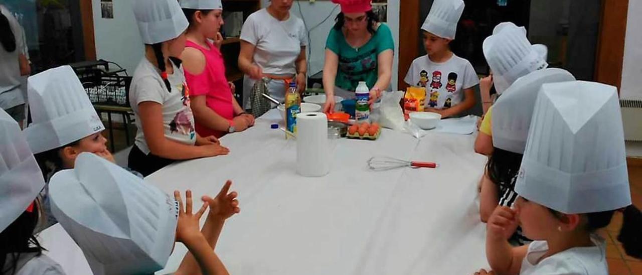 Uno de los talleres para niños de las jornadas &quot;Cangas sin gluten&quot;.