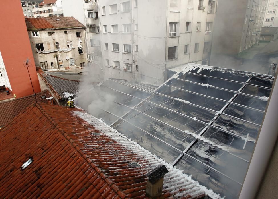 Incendio en un bazar chino de Oviedo.