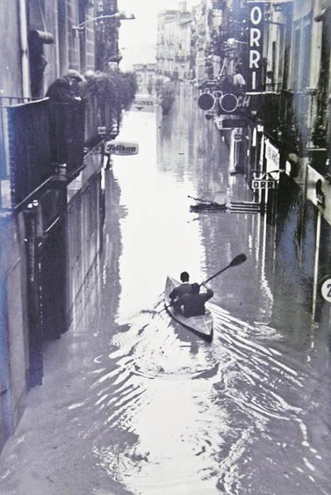 L’Argenteria i la Rambla de Girona, navegables durant els aiguats d’octubre del 1962.