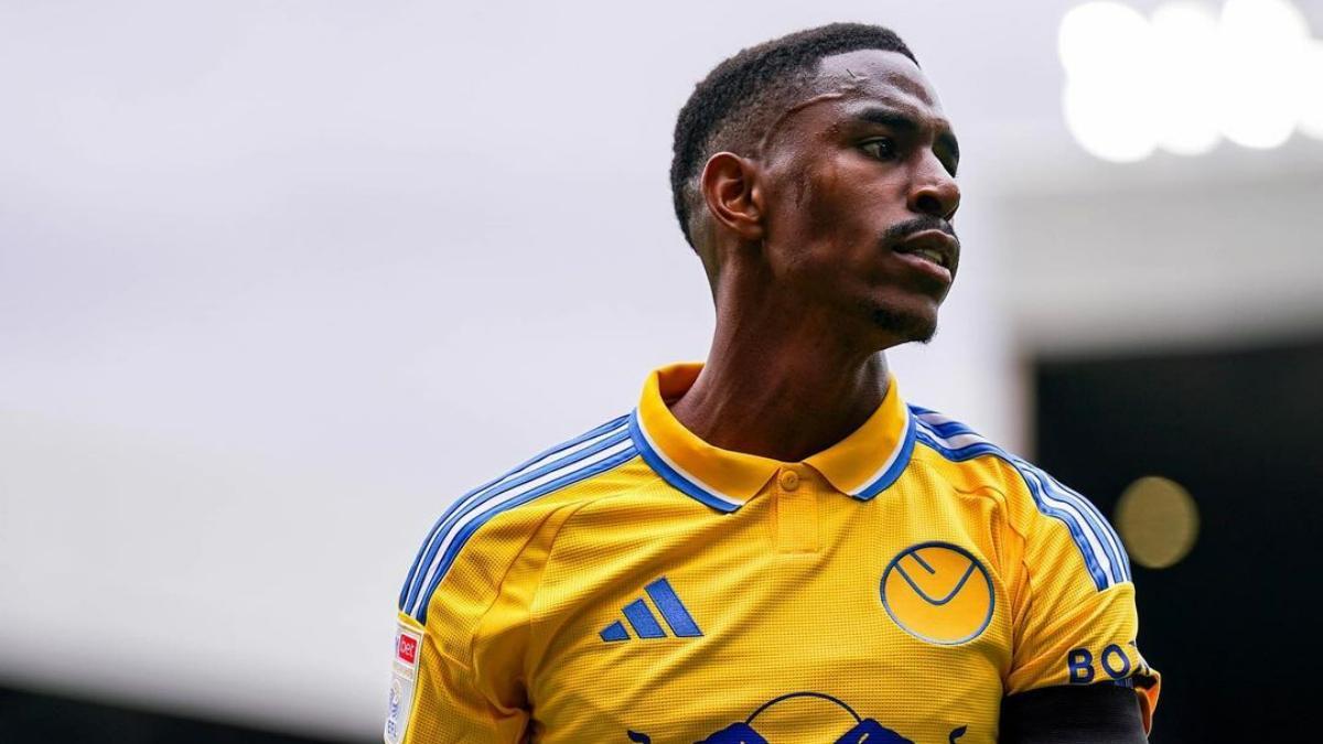 Junior Firpo, con la camiseta del Leeds
