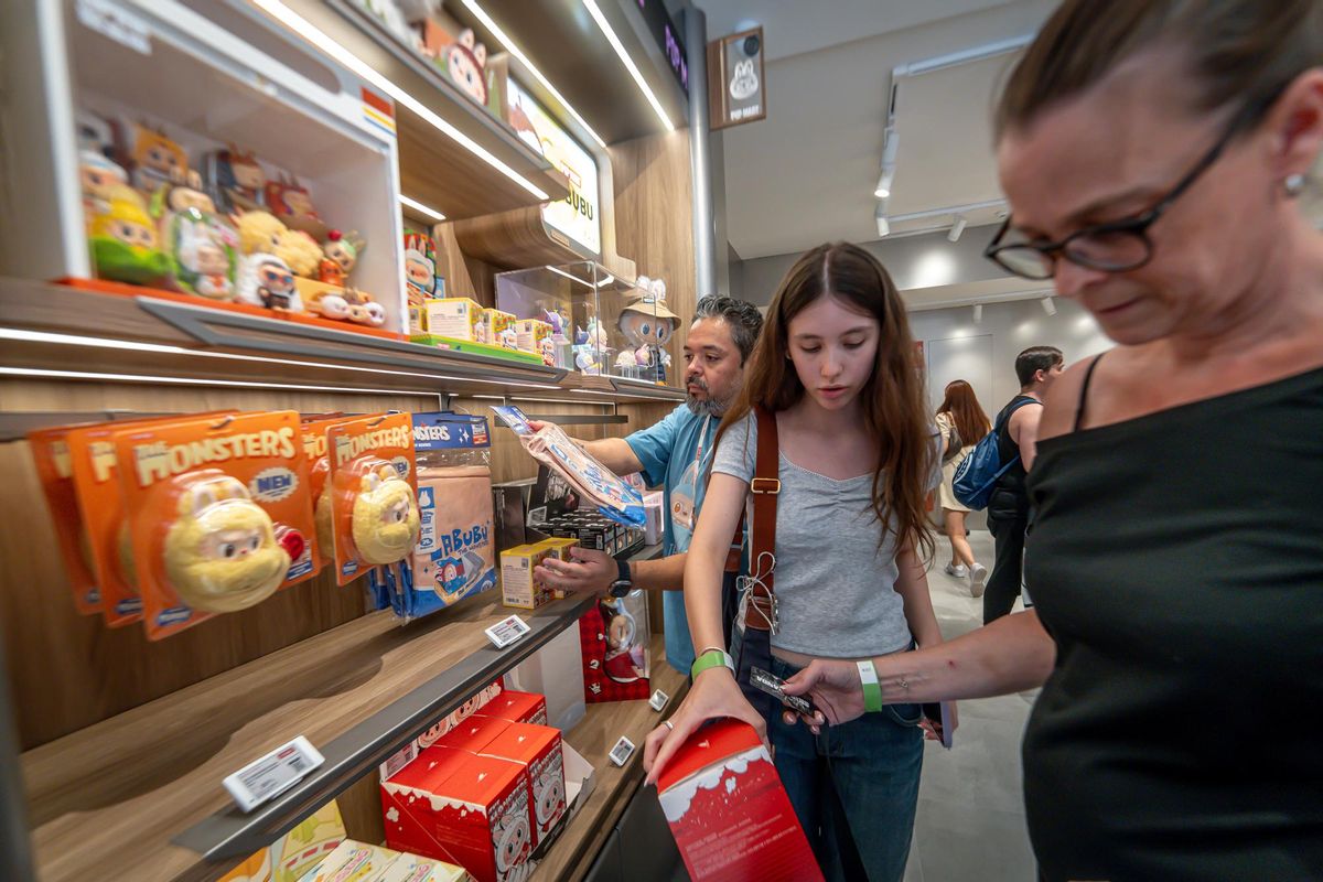 Colas masivas en Pop Mart por la llegada de Labubus a Barcelona