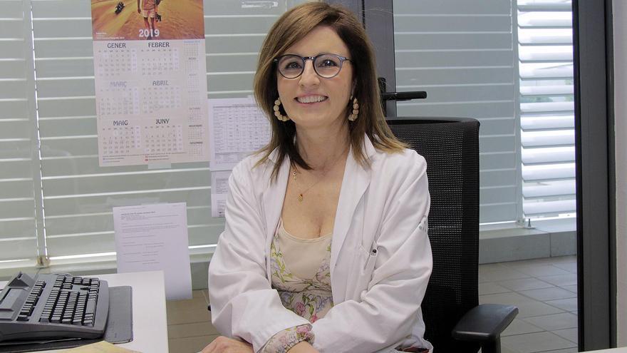 La jefa de servicio de Dermatología de Son Espases, Ana Martín, asegura que todos los años ve muchos pacientes con quemaduras graves en su consulta, incluso niños.