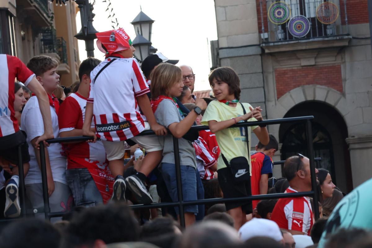 Las calles y bares de Zamora repletos para ver la final por el ascenso a Segunda