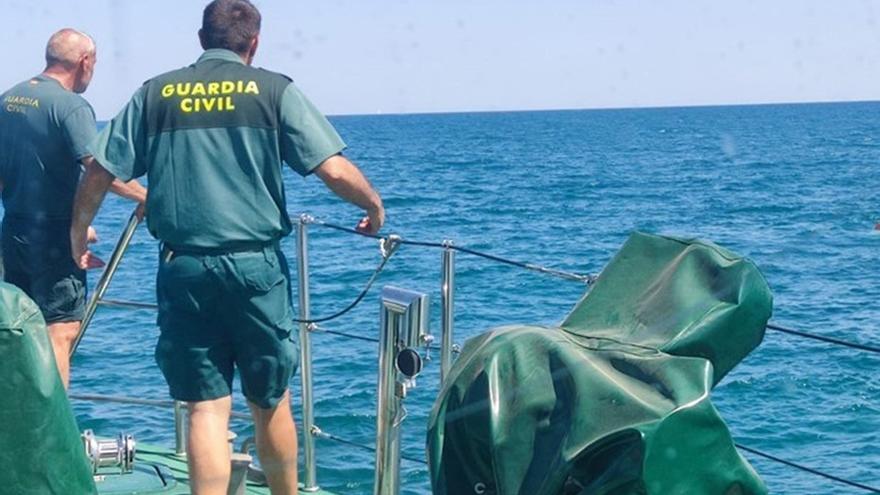 Hallan un cadáver en el mar entre Marbella y Mijas