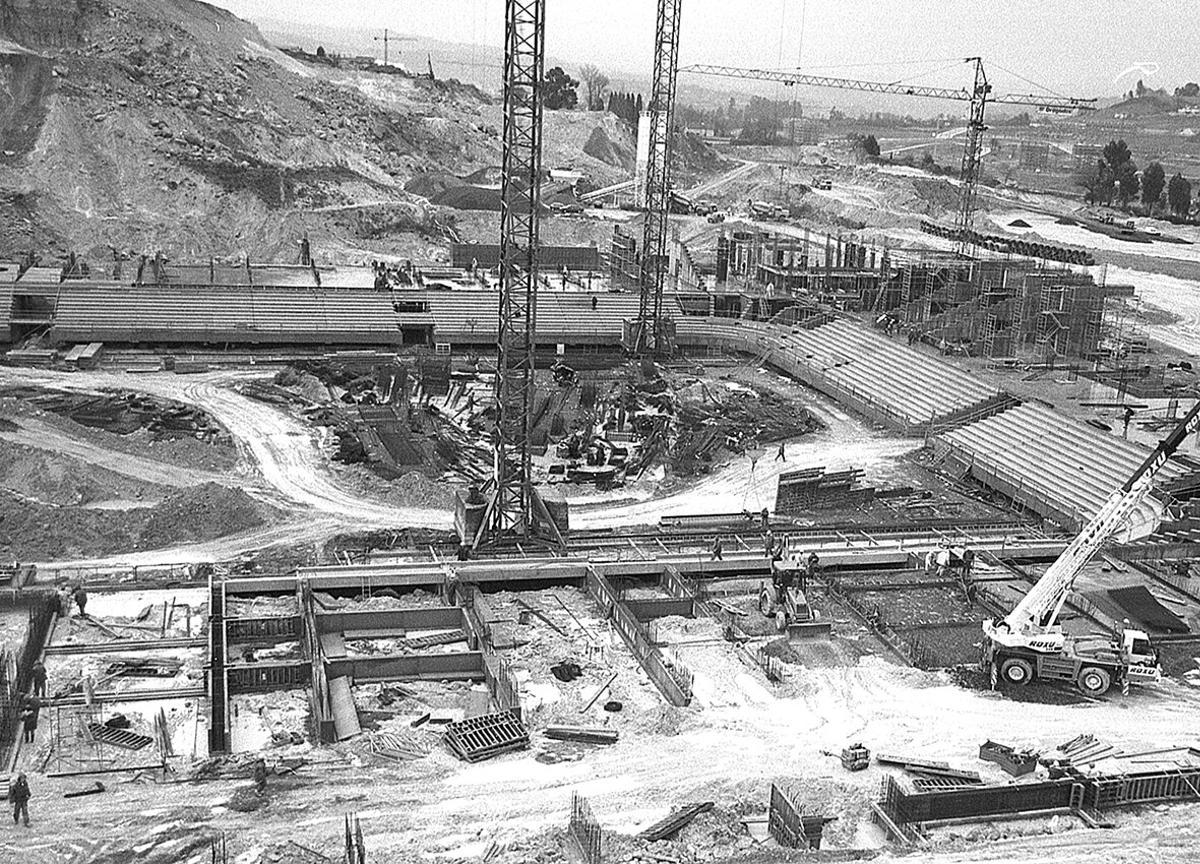 VISTA GENERAL DE LAS OBRAS DE CONSTRUCCION DEL NUEVO CAMPO DE FUTBOL, EN EL PARQUE DEL OESTE, CON PARTE DE DOS DE LAS GRADAS LEVANTADAS