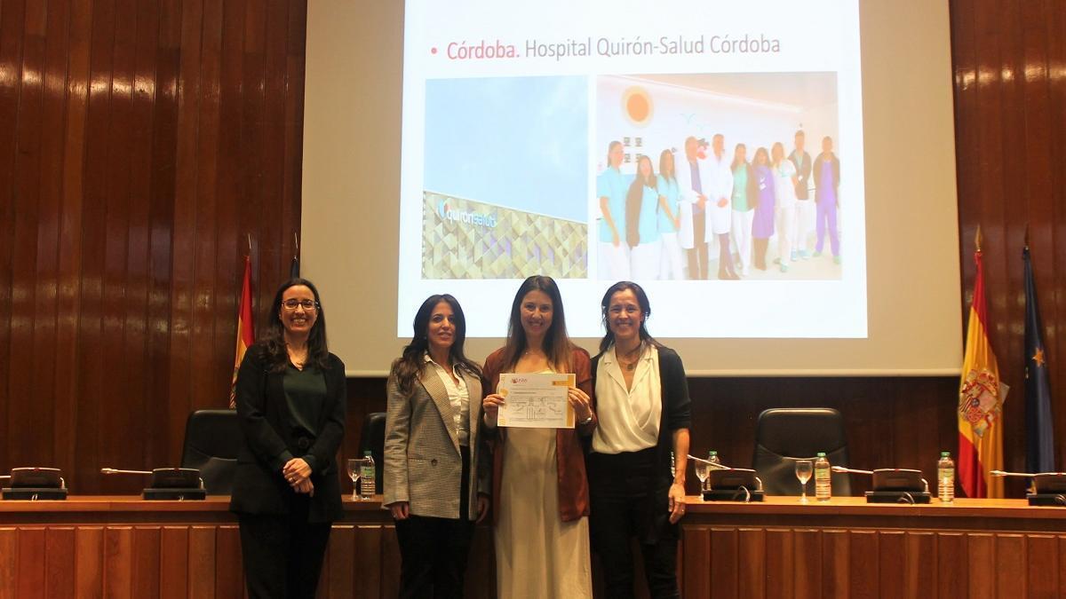 La acreditación ha sido recogida por la directora de Enfermería del centro, Aránzazu Escalante, y María del Mar Muñoz, enfermera de Neonatología.