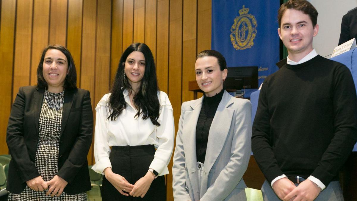 MIguel Fraile (derecha), junto al resto de autores de tesis premiados por la Real Academia de Medicina de Asturias