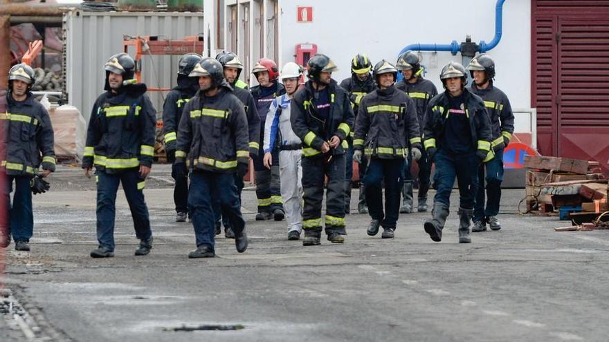 Simulacro de incendio en un buque en el Puerto de La Luz