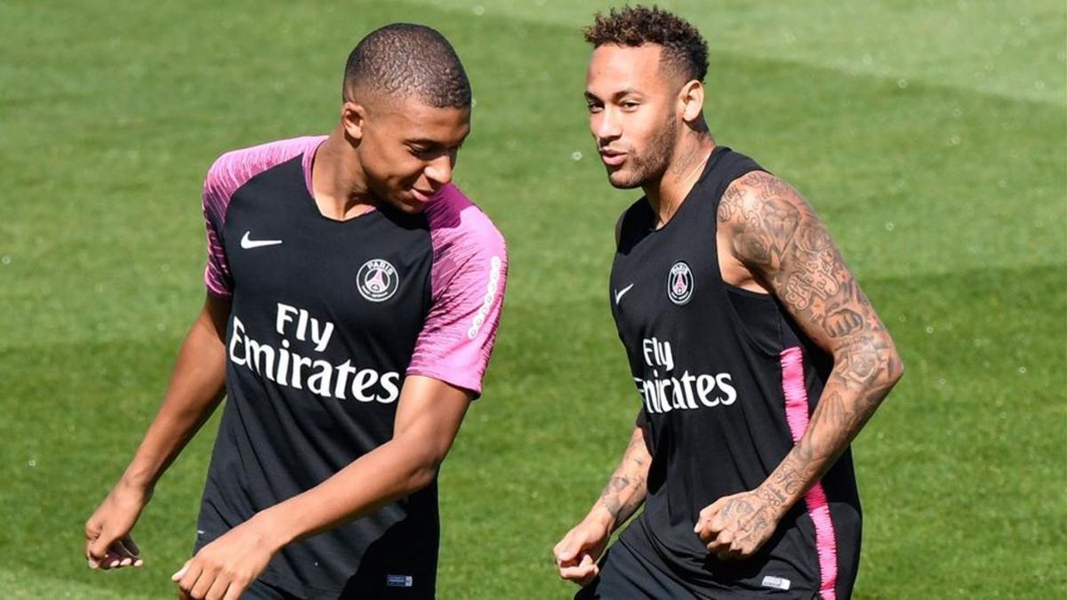 Neymar y Mbappé, durante un entrenamiento con el PSG
