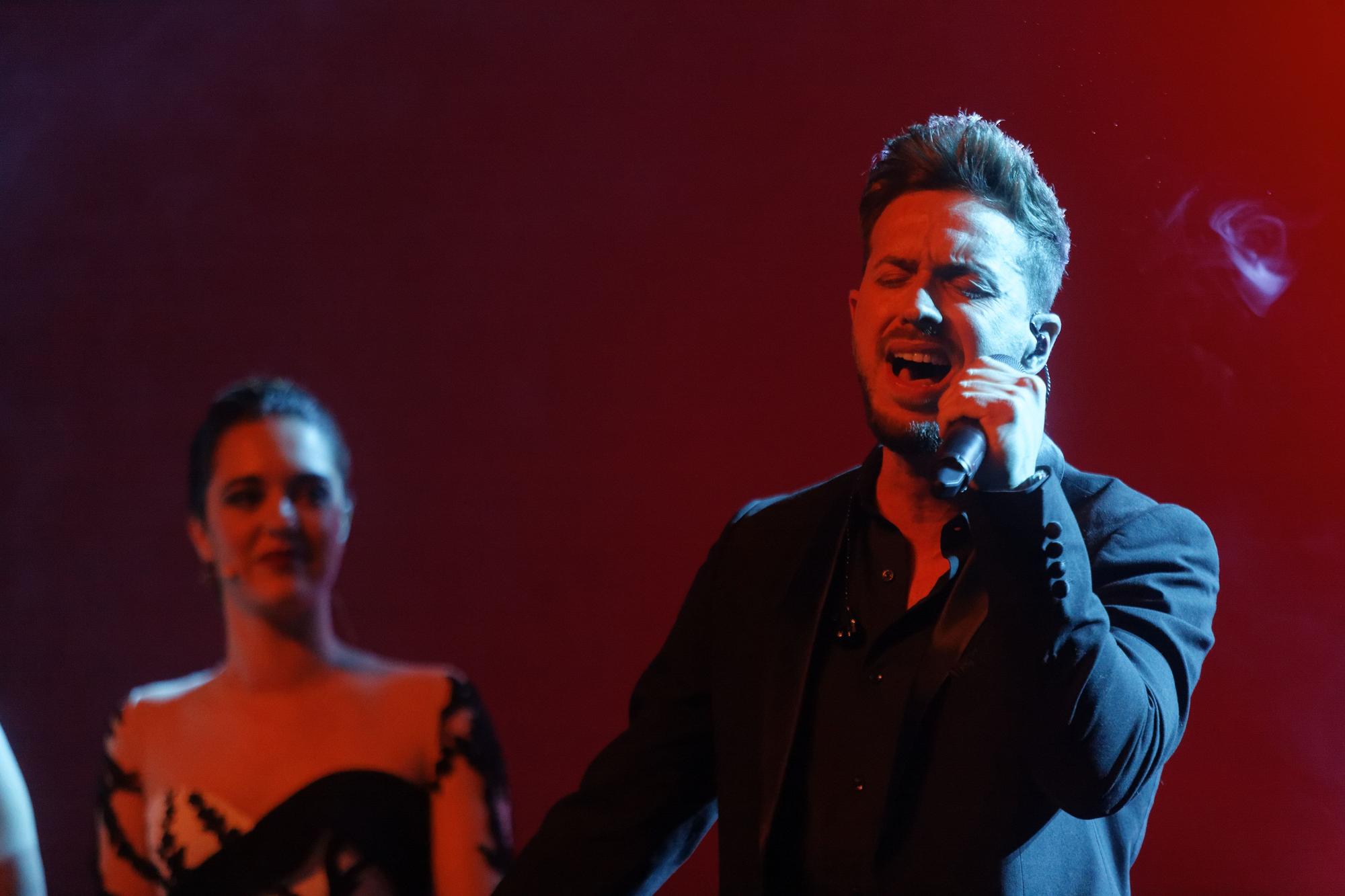 Diana y Lidón suben al trono de Brancal de la Ciutat al son de música y tradición