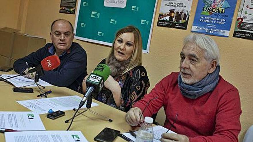 Desde la izquierda, Juan Mediero, Cristina Fernández y Honorio Vega, de Aspes Castilla y León.