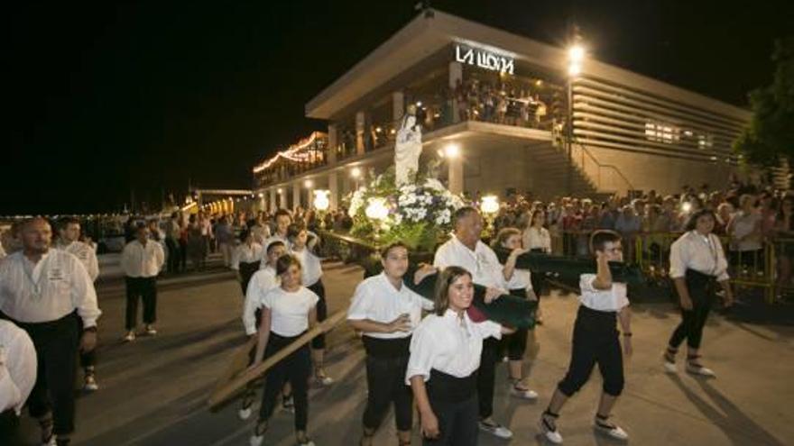 Fiestas La Mare de Déu Blanqueta desembarca en el Grau