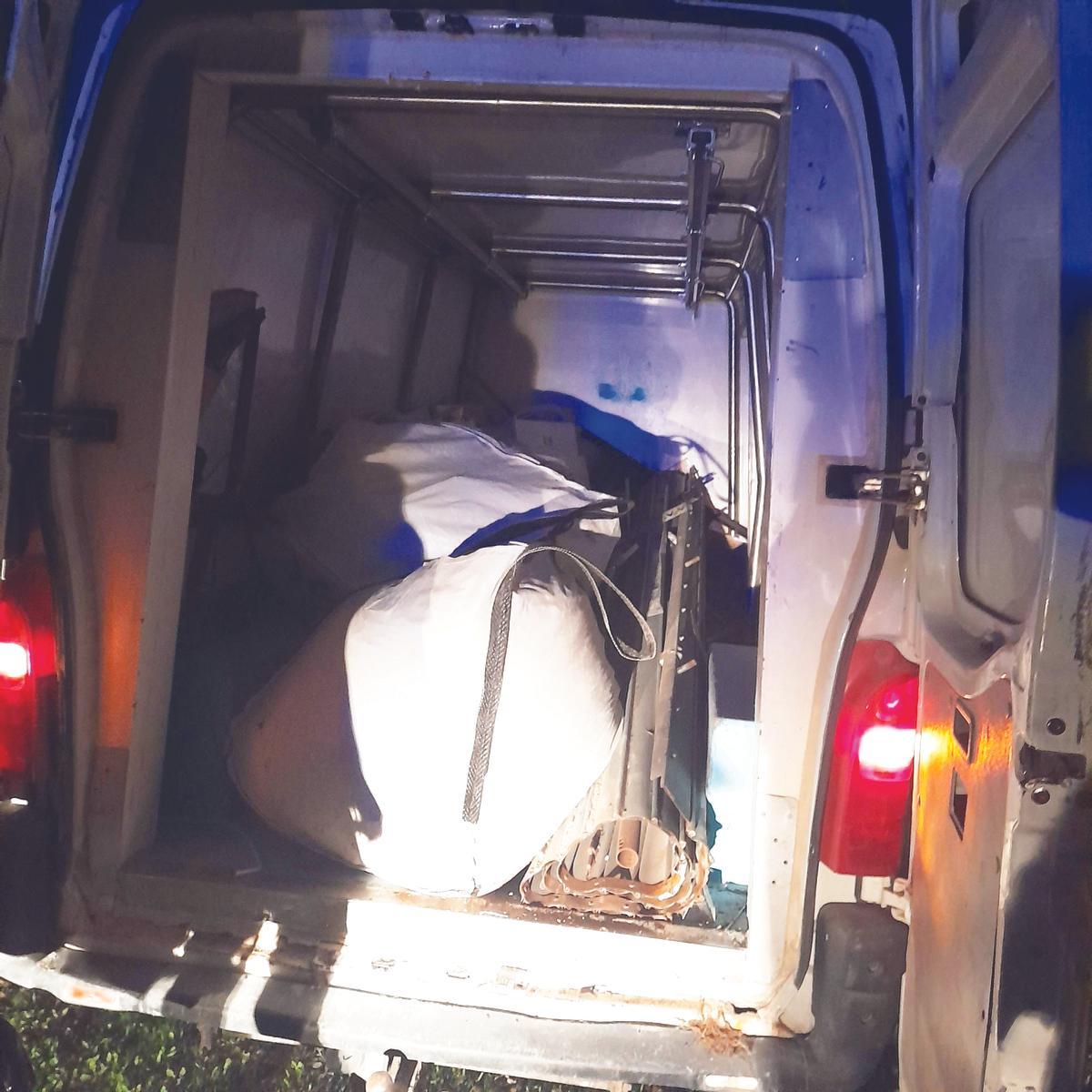 La Policía Local de Sencelles identifica a los autores de un vertido ilegal