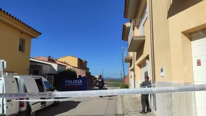 Vídeo: Els Mossos detenen el pare que ha matat el fill i apunyalat la mare a Bellcaire d’Empordà