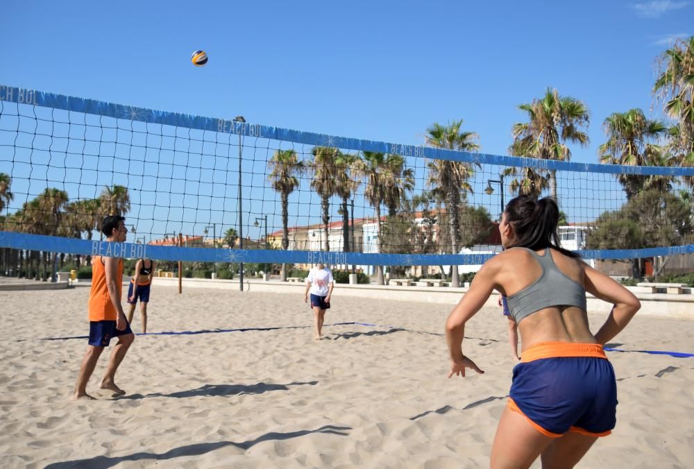 Entrenamiento Valencia Basket femenino en la playa