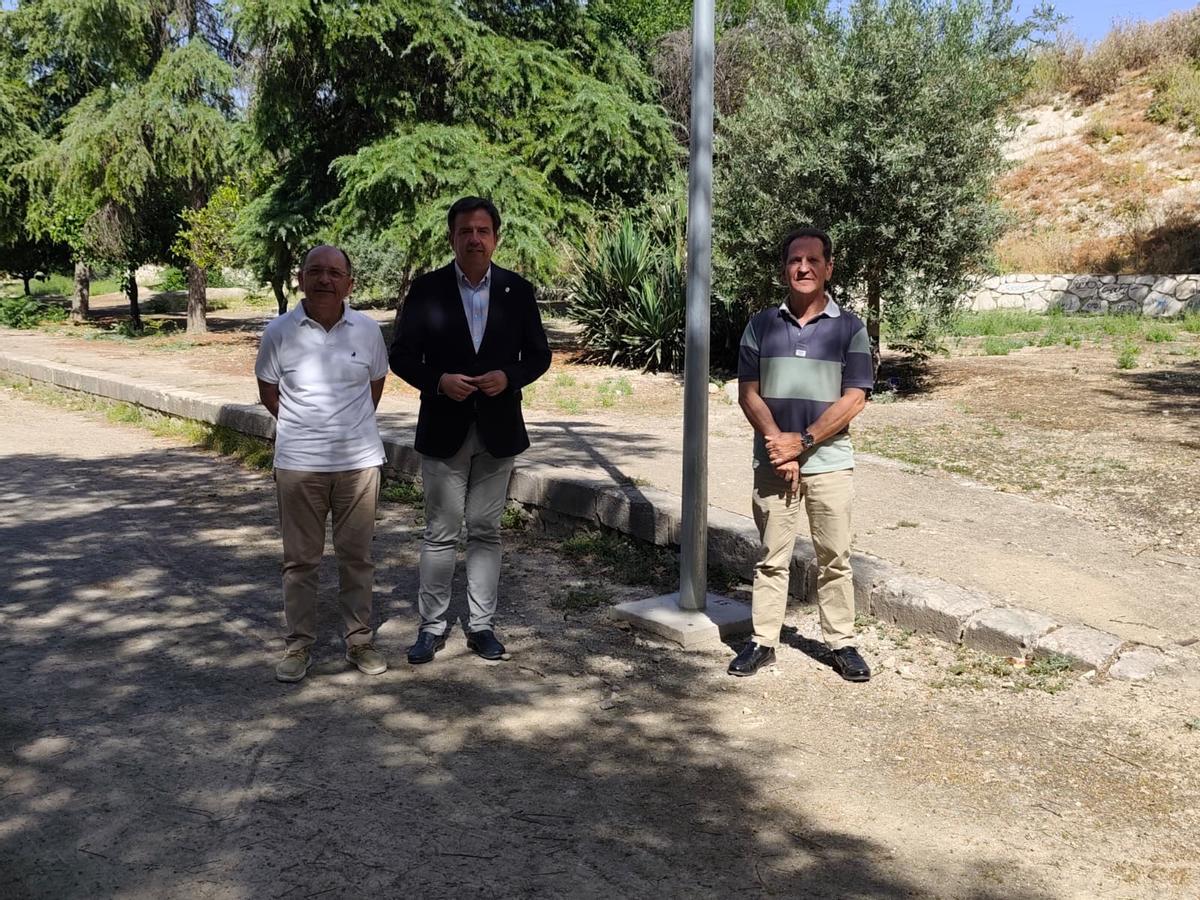 Salvador Cubero, Aurelio Fernández y Francisco Casas, durante la rueda de prensa en la Vía Verde de la Subbética.