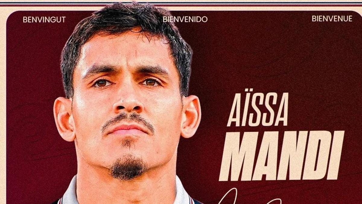 Mandi firma con el Levante UD