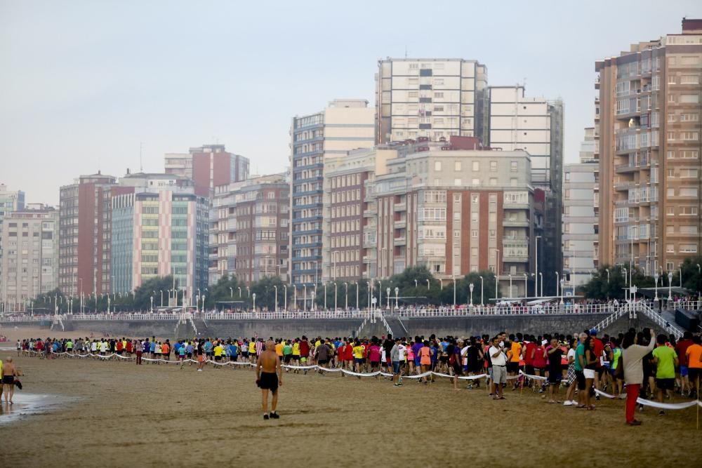 Carrera nocturna por la Playa de San Lorenzo