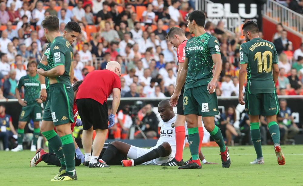 Kondogbia se lesiona frente al Betis en Mestalla