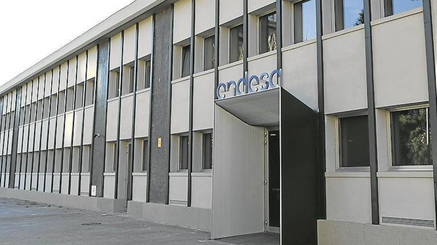 Endesa invierte 90.000 euros en mejorar tres líneas eléctricas en Teruel