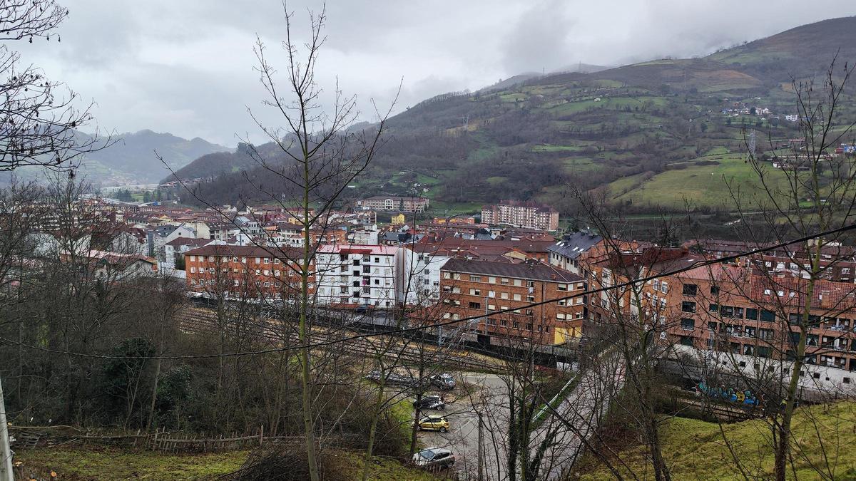 Vista de Pola de Lena desde el cementerio
