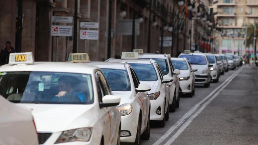 Taxifahrer auf Mallorca: 6.000 Euro für ein neues Elektroauto.