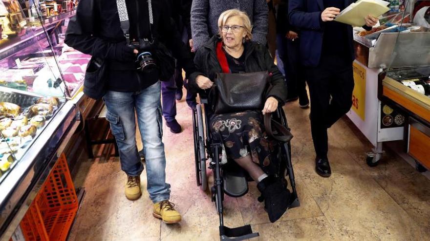 Carmena es va trencar el turmell a casa seva servint empanades a Errejón