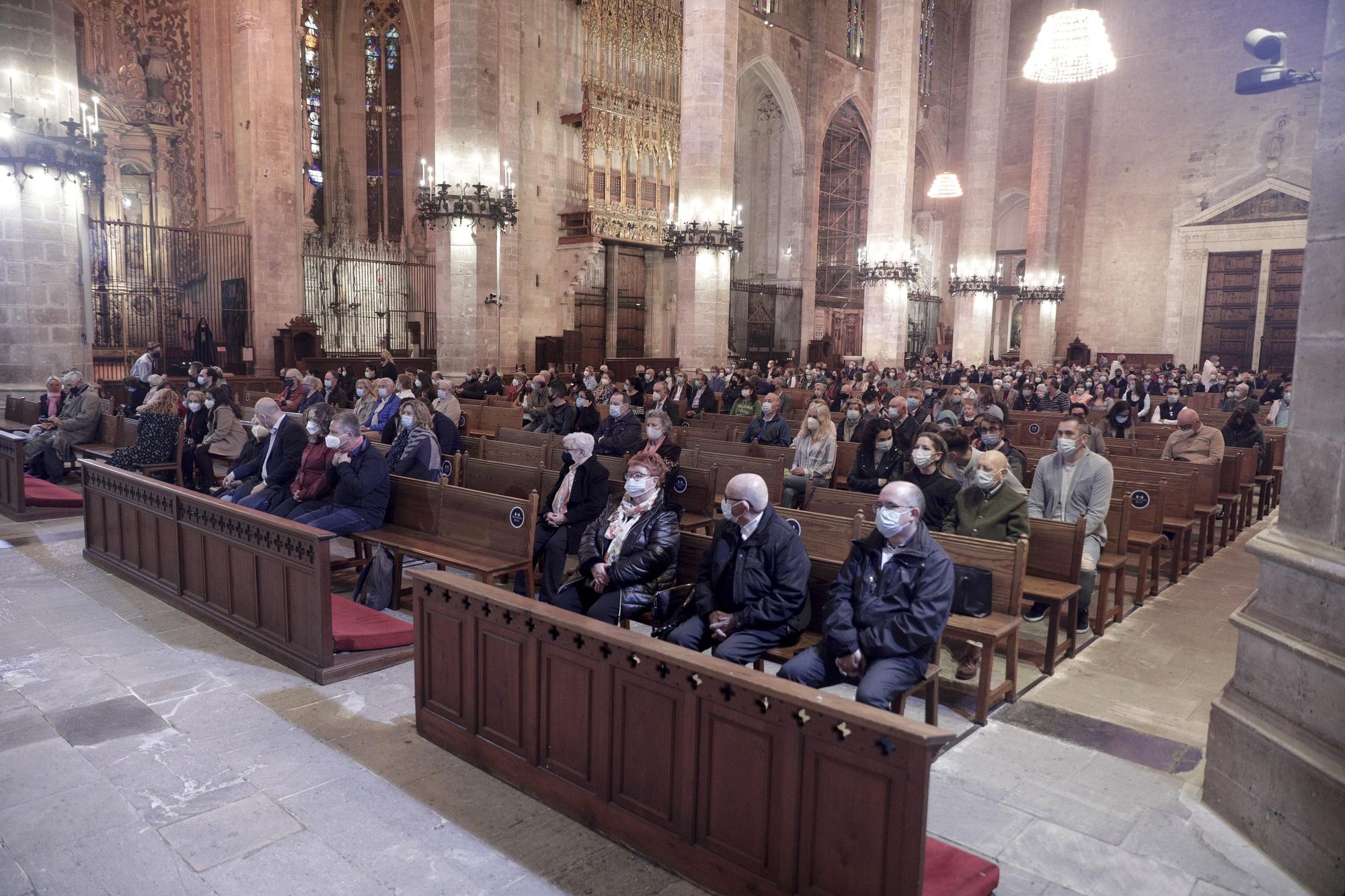 El obispo Taltavull preside la Misa de Pascua en la Catedral