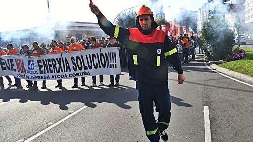 Trabajadores de la antigua Alcoa en una protesta por una solución energética, en octubre del año pasado.