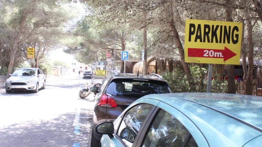 In Ses Covetes am Es Trenc-Strand kam es in diesem Sommer zu einem riesigen Parkchaos.