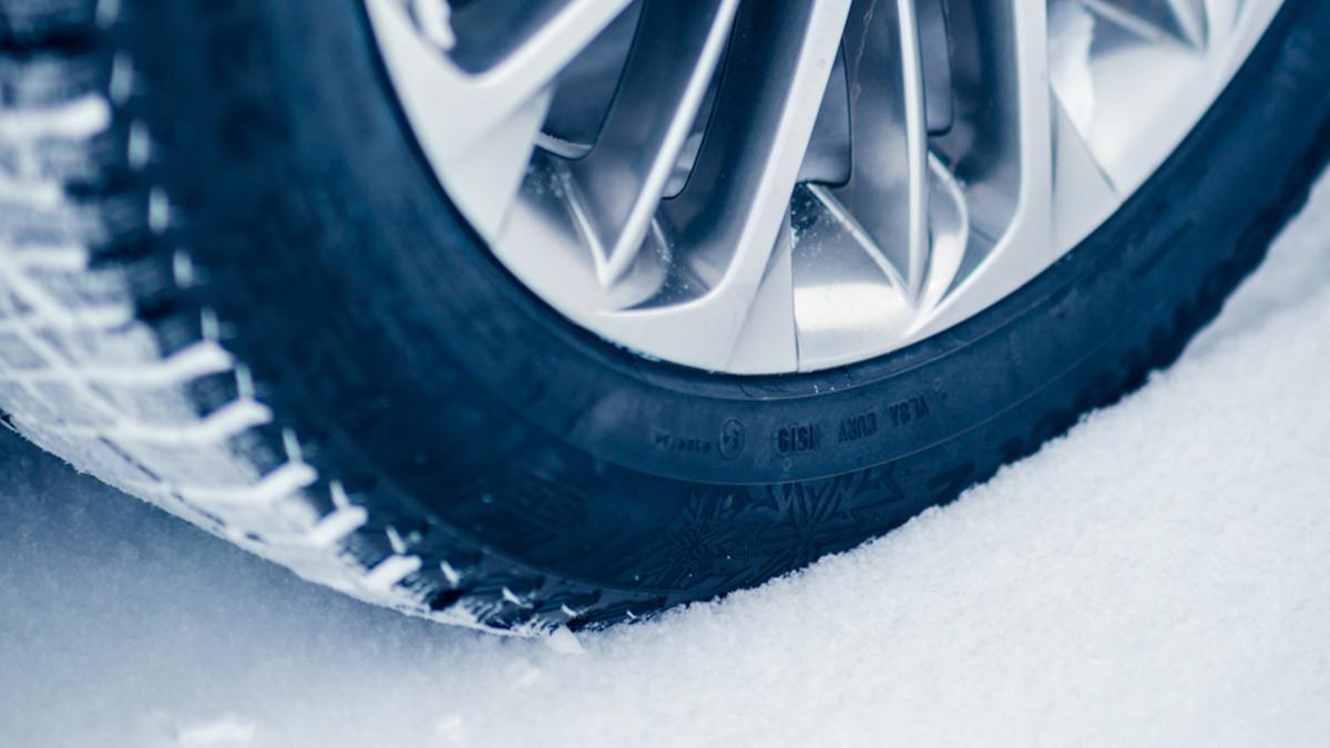 Unos buenos neumáticos de invierno o el uso de cadenas, puede marcar la difrerencia.