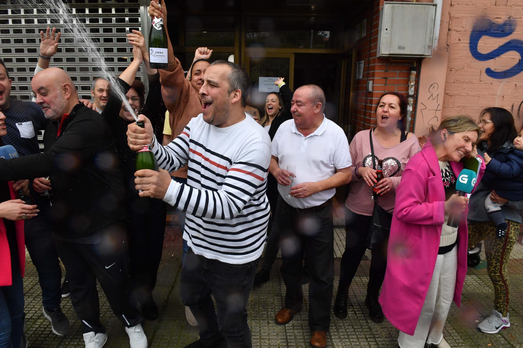 El Gordo cae en A Coruña: El primer premio de la Lotería de Navidad deja 180 millones entre la calle Barcelona y El Gaucho I