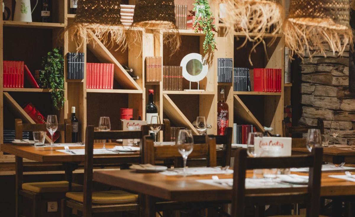 Cas Costas, en la carretera de Sant Josep, permanece abierto en invierno. | CAS COSTAS