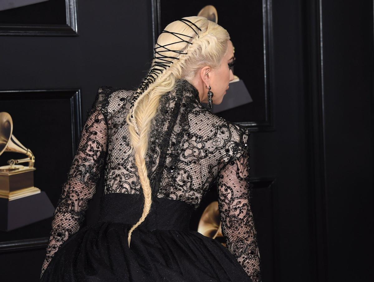 Peinado de Lady Gaga en los Premios Grammy