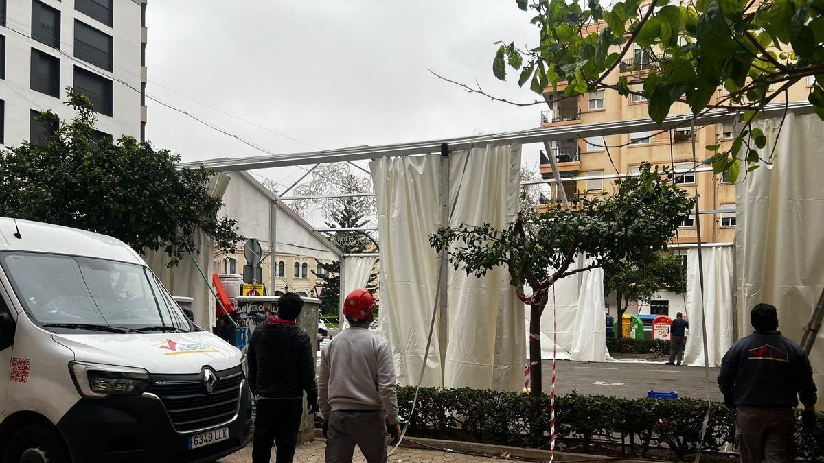 El montaje de carpas falleras ya ha comenzado